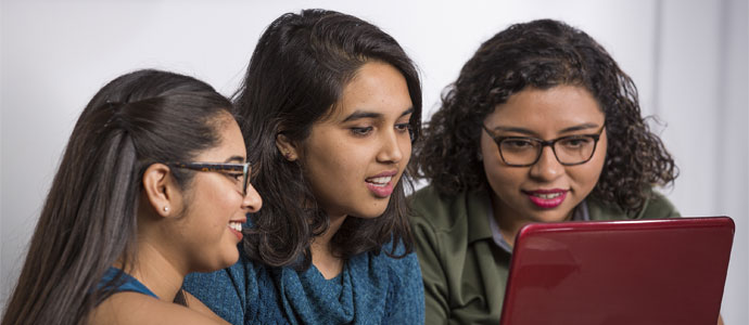 3 female students workingon a laptop