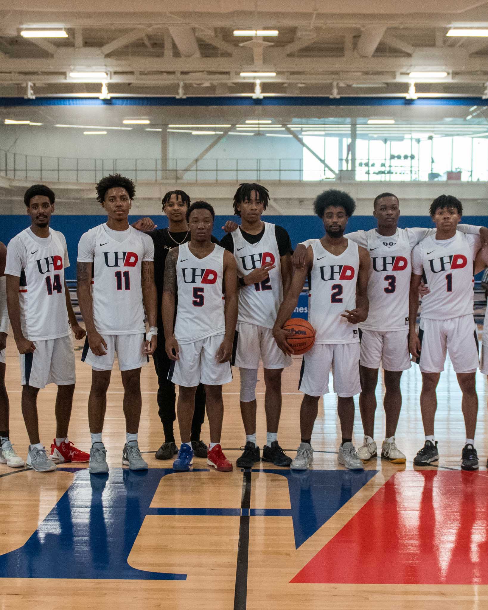 Group photo of UHD men's basketball team