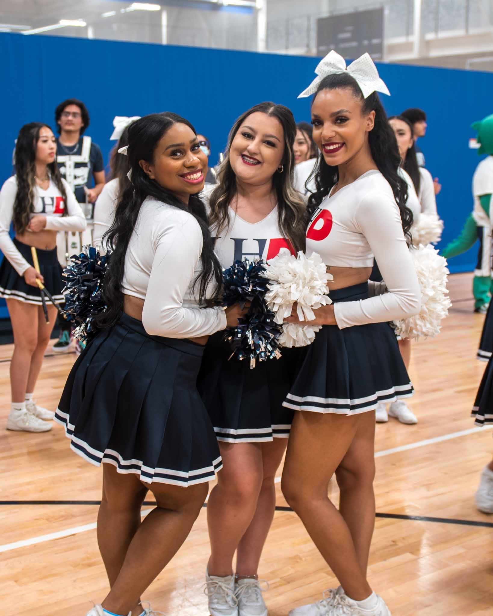 Student cheerleaders posing together 